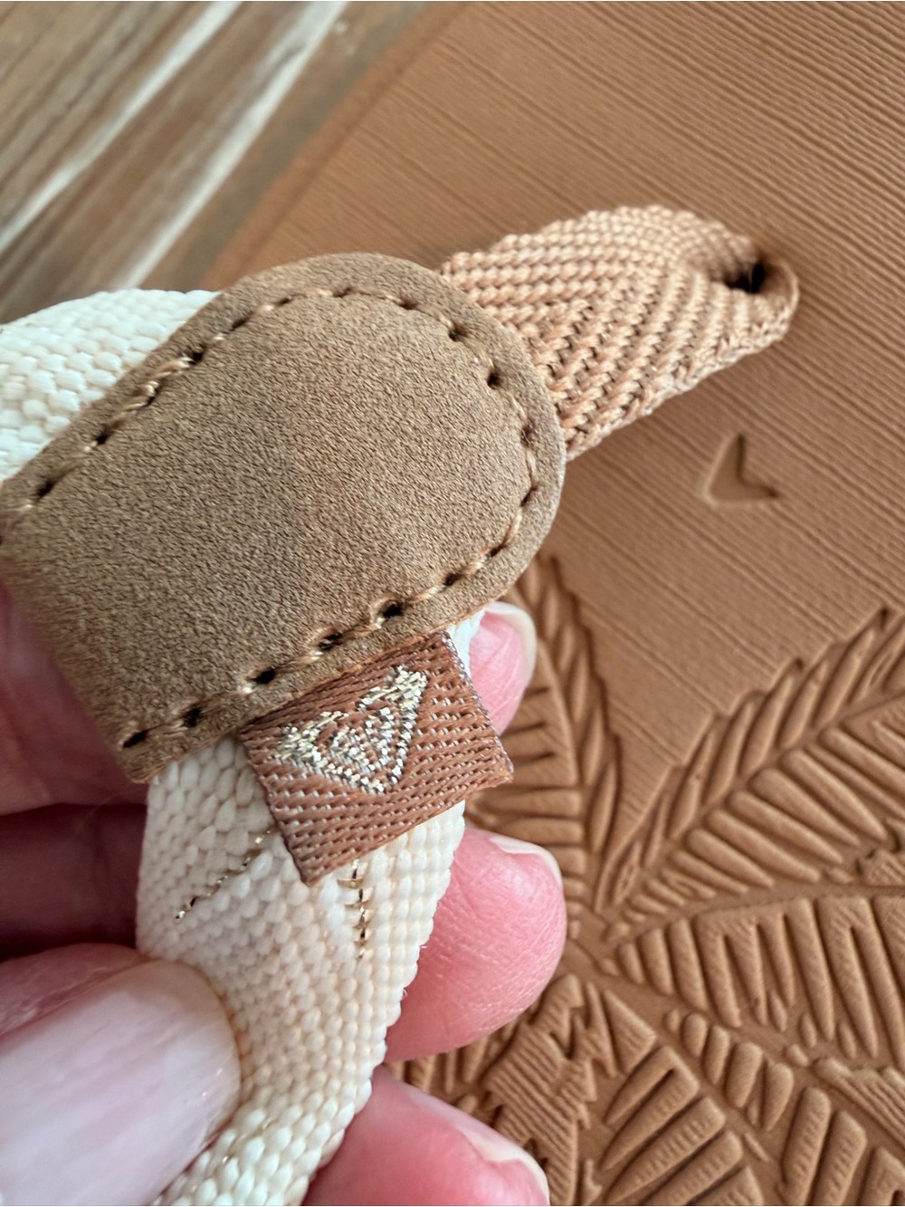 Roxy Gianna II Cream & Tan Flip Flop Beach Vacation (Size 9) - Picture 9 of 14